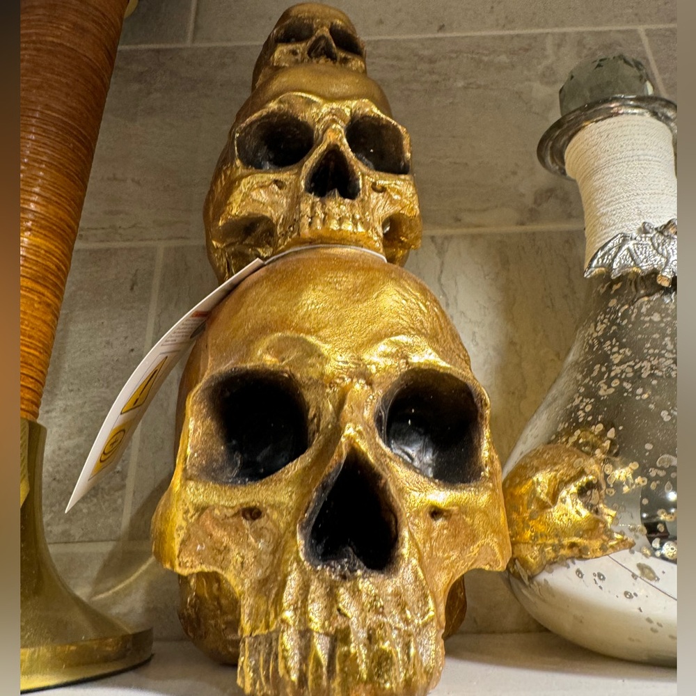Gold Stacked Skulls Light up
